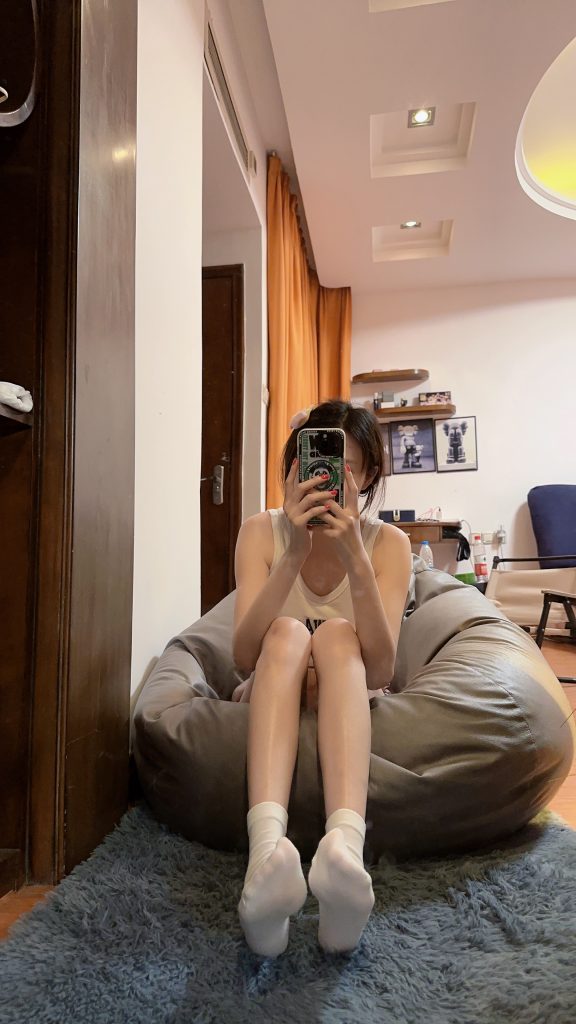 图片[4]-小白袜穿搭展示 - 极乐园时尚指南